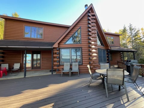 Little Bear Lodge on Drummond Island (4676)