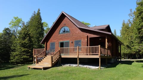 Bass Cove Cottage on Drummond Island (2382)