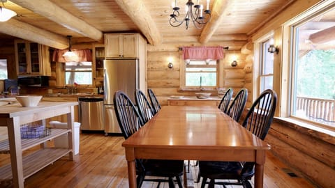 Bootjack Lodge on Drummond Island (2626)