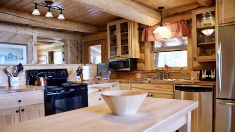 Bootjack Lodge on Drummond Island (2640)