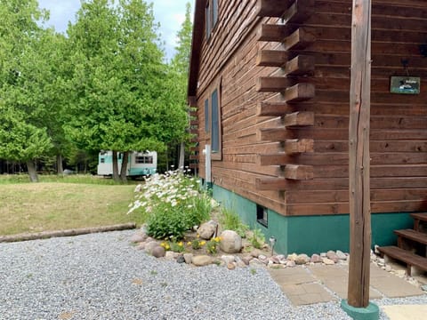 Loon Loft with The Loonlet Vintage Camper on Drummond Island (4384)