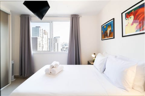 Studio Brás 133A | 1 bedroom, premium bedding, desk, blackout drapes