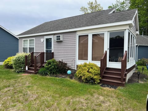 Front view of cottage.