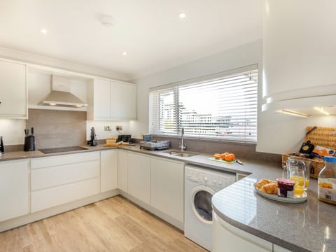 Kitchen | Goppa, Llandanwg