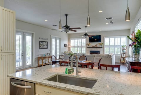 open, spacious kitchen/dining room