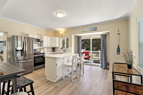 Kitchen - added table with seating for 10, not in photo