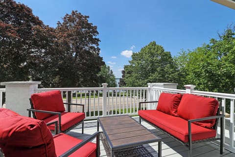 Furnished Deck with gas grill