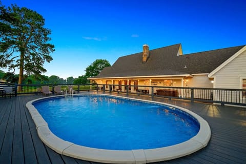 Dive into relaxation and enjoy the ultimate retreat with the cabin’s refreshing swimming pool.