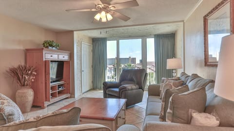 Condo, Multiple Beds, Bay View (Dolphin Point 404B) | Living area