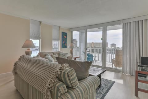Condo, Multiple Beds, Bay View (Dolphin Point 402C) | Living area