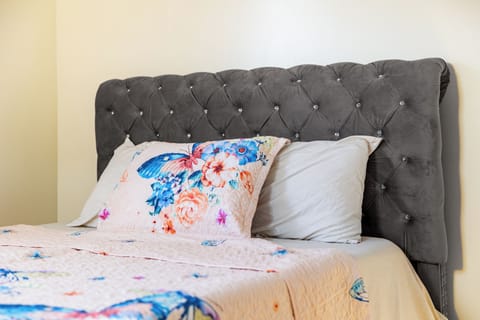 Sleep soundly in a tranquil space, where comfort and calm create perfect rest. 