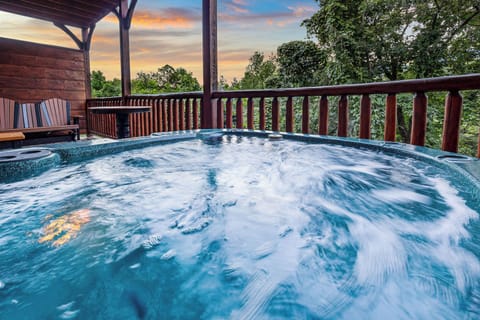 Private outdoor hot tub!