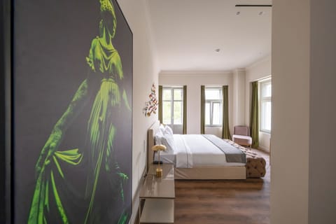 Premium bedding, minibar, in-room safe, blackout drapes