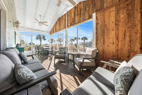 House, Multiple Beds, Pool Access, Pool View (Leo's Hideaway) | Living area | 42-inch flat-screen TV with digital channels