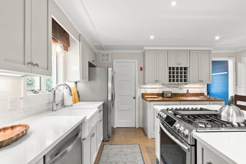Modern kitchen: stove, oven, fridge—everything you need.