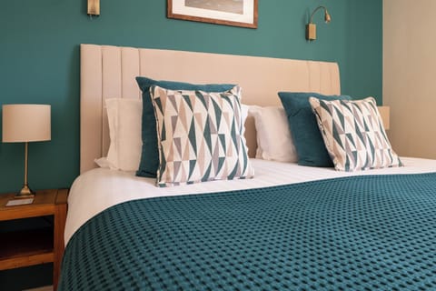 Classic Double Room, 1 King Bed, Non Smoking, Valley View | Hypo-allergenic bedding, desk, laptop workspace, free WiFi