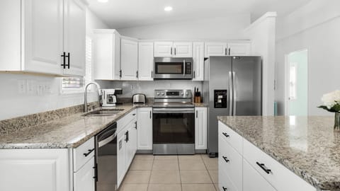 House, Multiple Beds, Kitchen, Garden View (Sea Jam) | Private kitchen