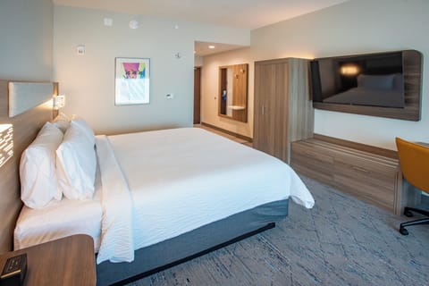 Standard Room, 1 King Bed, Accessible, Non Smoking (Communications) | Premium bedding, in-room safe, desk, laptop workspace