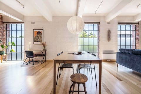 DINING ROOM: With spacious seating perfect for cozy dinners or casual entertaining, this room invites you to enjoy delicious takeout from Fitzroy’s iconic food spots or cook up a chef-style meal in the kitchen.