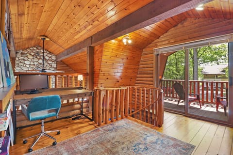 Upper landing includes another remote work station