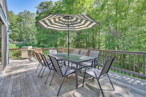 Killingworth Vacation Rental | 4BR | 2BA | 2,034 Sq Ft | Stairs Required