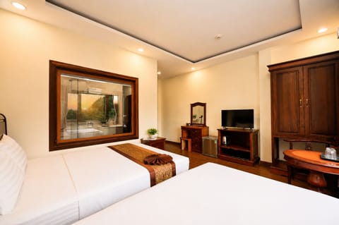 Family Room, Park View | Blackout drapes, soundproofing, WiFi (free), bed sheets