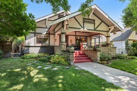 This beautiful historic 1910 charmer is located in Boise's North End neighborhood; just 5 blocks to Hyde Park boasting with shops, restaurants, & more