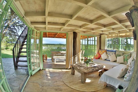 Romantic Cabin | Living area