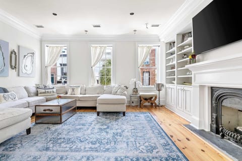 King Street Penthouse! Welcome to your downtown Charleston rental. Explore all things downtown by foot!