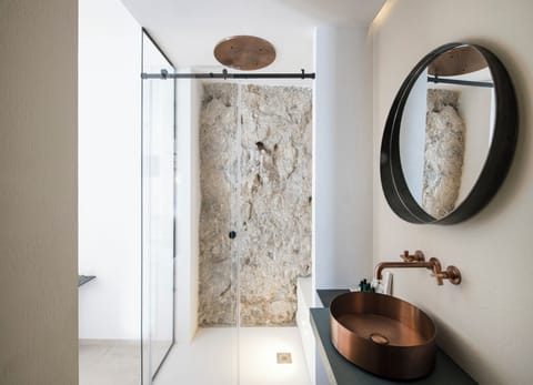 Deluxe Double Room, Terrace, Garden View | Bathroom | Shower, designer toiletries, hair dryer, bathrobes