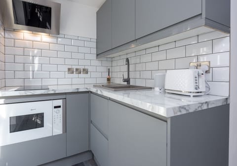 Cookware/dishes/utensils