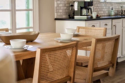 TheHowellHouse-4640SMontgomerySt-034-4000