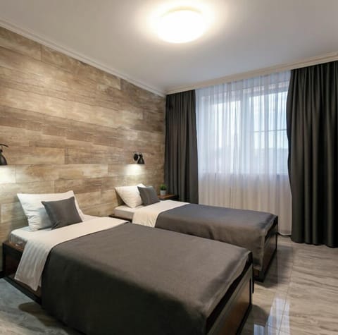 Basic Twin Room | In-room safe, soundproofing, iron/ironing board, free WiFi