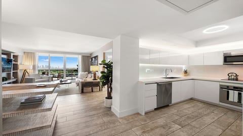 Full Kitchen with Dining Table