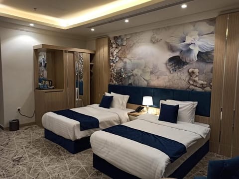 Classic Double or Twin Room | In-room safe, desk, blackout drapes, soundproofing
