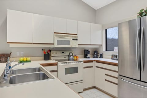 HOak2121 Kitchen