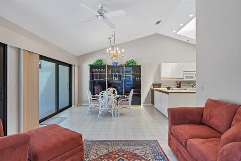 HOak2121 Sitting area