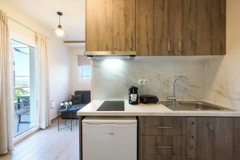 Comfort Apartment, Garden View | Private kitchen | Fridge, stovetop, espresso maker, coffee/tea maker