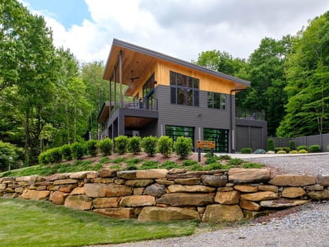 64da03be-9191-4b19-bac7-3ada31370d2b