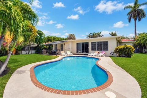 Luxury Vacation Rental with Heated Pool in Hollywood, Florida Near Hollywood Beach