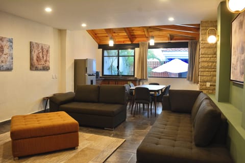 Deluxe Apartment | Free WiFi, bed sheets