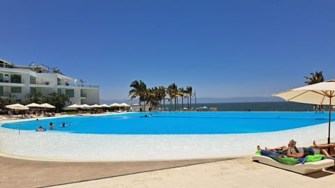 Outdoor pool, pool umbrellas, sun loungers