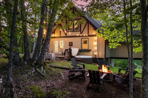 Unique `Tree Top` Chalet!