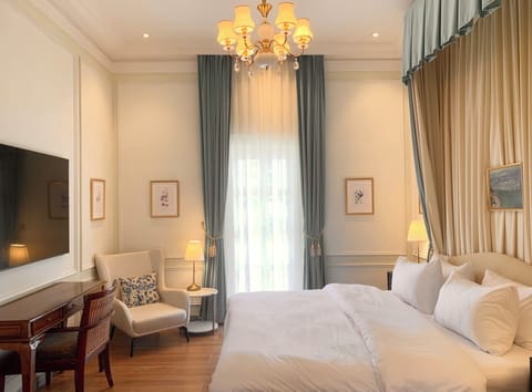 Luxury Room, Courtyard View | Premium bedding, down comforters, memory foam beds