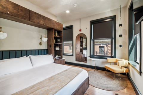 City Studio, 1 King Bed, City View | Free WiFi, bed sheets