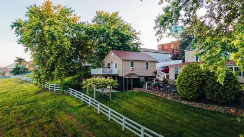 Golden Valley Cottage