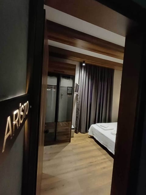 Egyptian cotton sheets, premium bedding, free WiFi, bed sheets