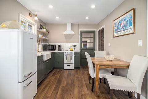 kitchen / dining area