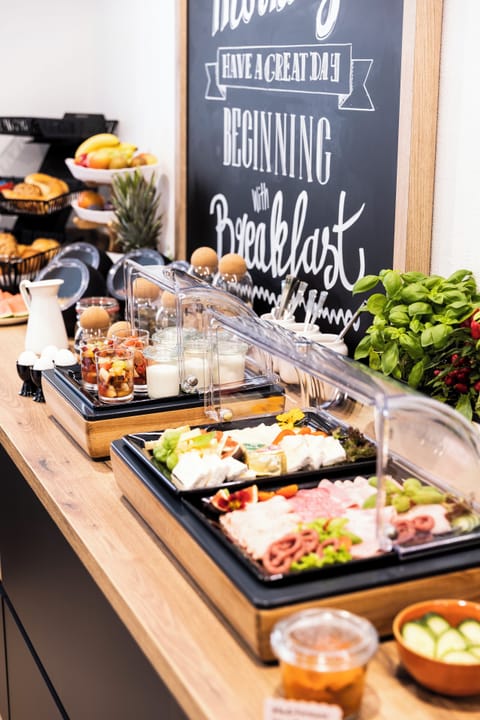 Free daily buffet breakfast