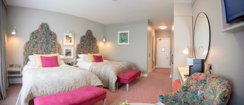 Executive Twin Room | In-room safe, laptop workspace, soundproofing, iron/ironing board